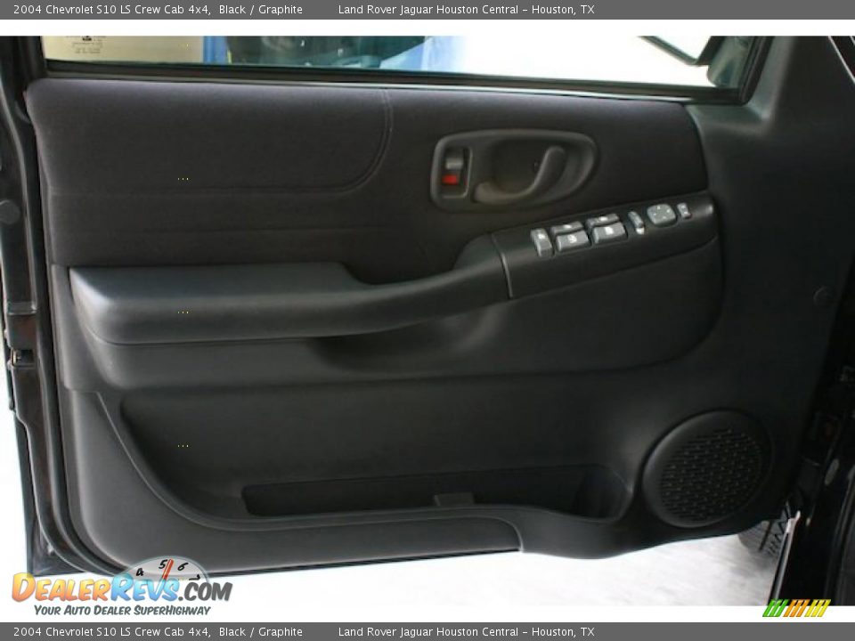 2004 Chevrolet S10 LS Crew Cab 4x4 Black / Graphite Photo #35