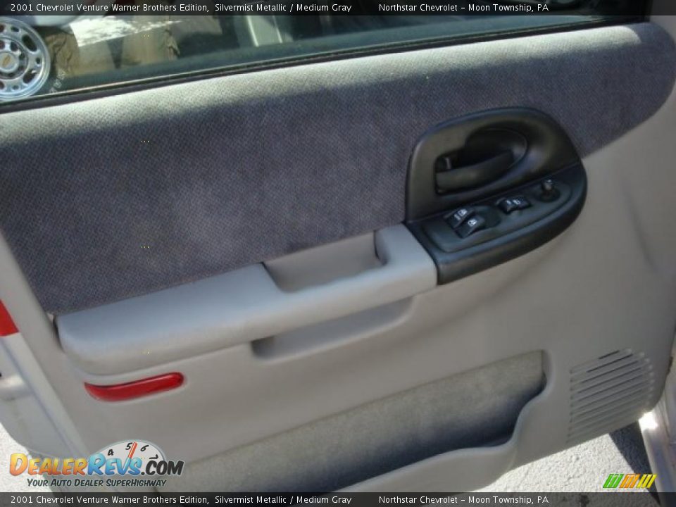 2001 Chevrolet Venture Warner Brothers Edition Silvermist Metallic / Medium Gray Photo #15