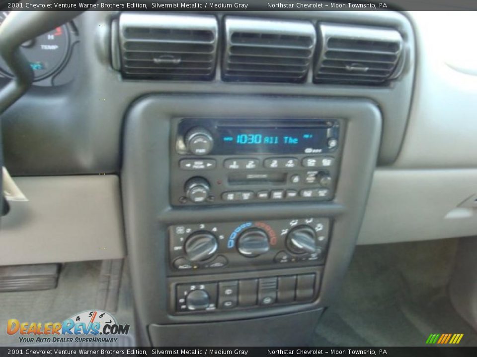 2001 Chevrolet Venture Warner Brothers Edition Silvermist Metallic / Medium Gray Photo #18