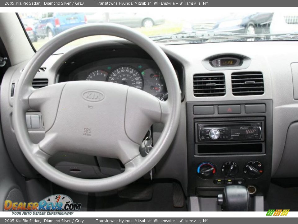 2005 Kia Rio Sedan Diamond Silver / Gray Photo #18