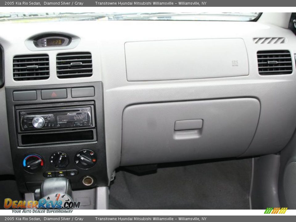 2005 Kia Rio Sedan Diamond Silver / Gray Photo #19