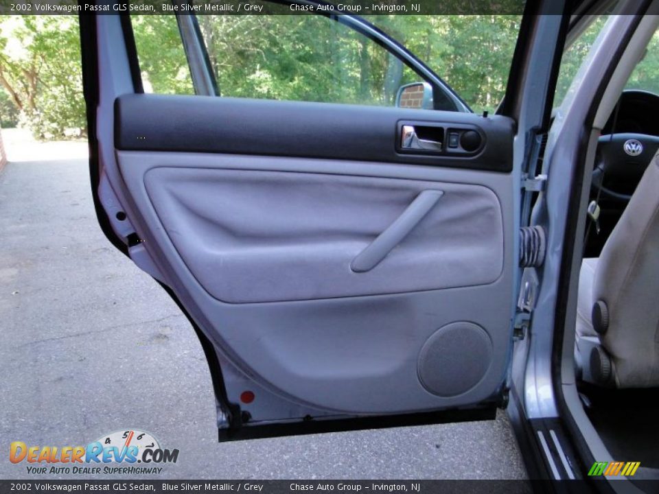 2002 Volkswagen Passat GLS Sedan Blue Silver Metallic / Grey Photo #8