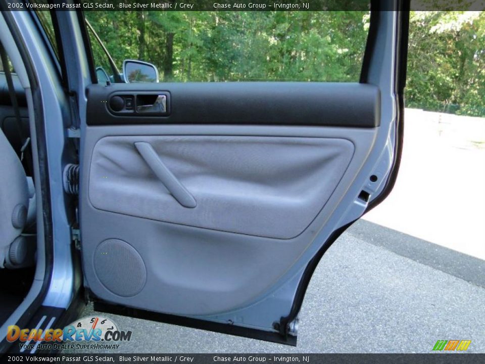 2002 Volkswagen Passat GLS Sedan Blue Silver Metallic / Grey Photo #9
