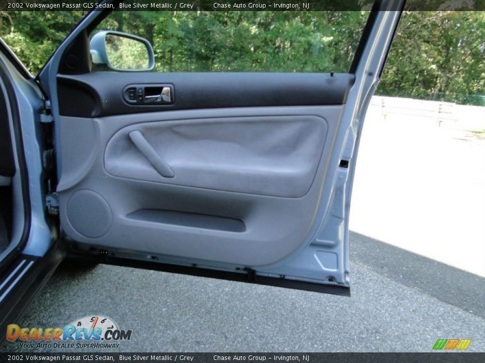 2002 Volkswagen Passat GLS Sedan Blue Silver Metallic / Grey Photo #10