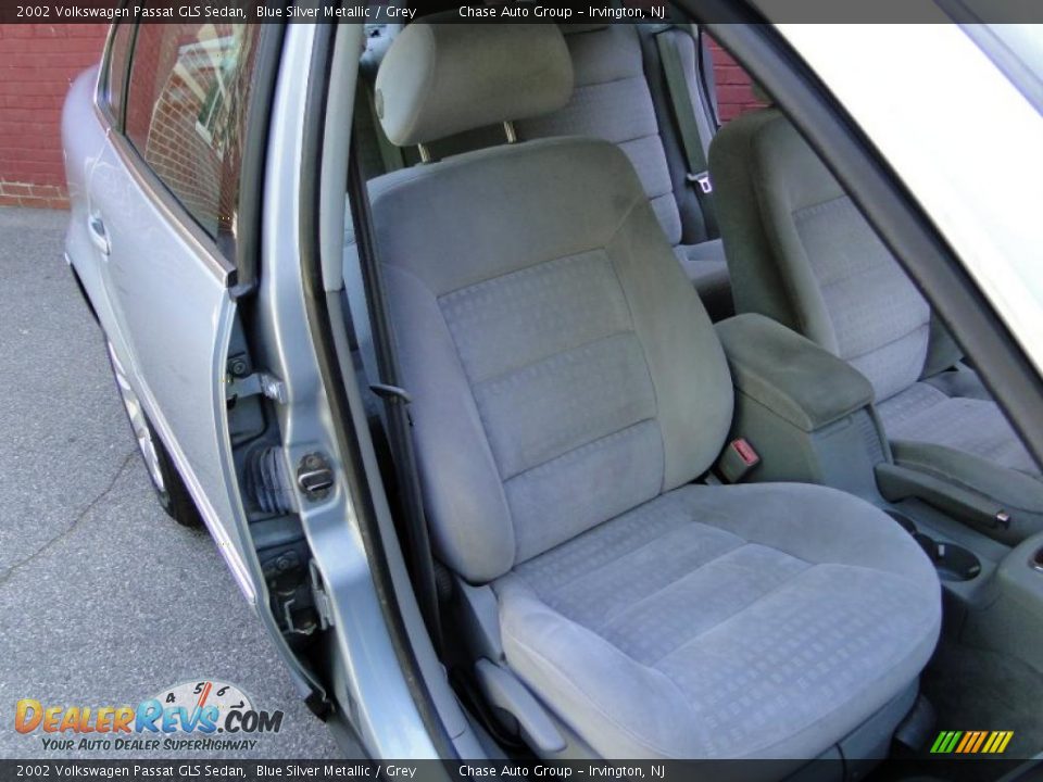 2002 Volkswagen Passat GLS Sedan Blue Silver Metallic / Grey Photo #12