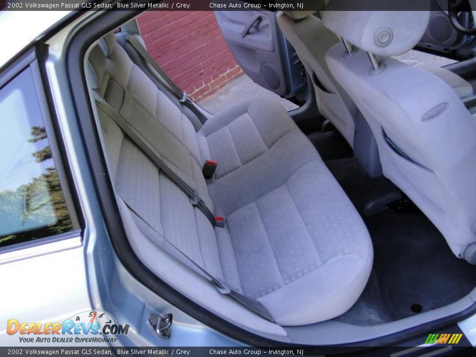 2002 Volkswagen Passat GLS Sedan Blue Silver Metallic / Grey Photo #13