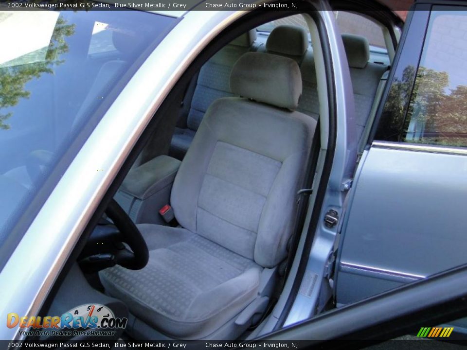2002 Volkswagen Passat GLS Sedan Blue Silver Metallic / Grey Photo #15