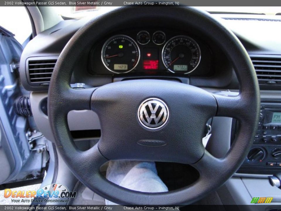 2002 Volkswagen Passat GLS Sedan Blue Silver Metallic / Grey Photo #16