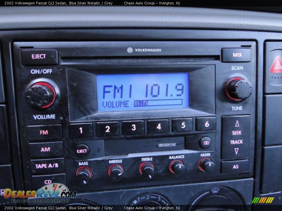2002 Volkswagen Passat GLS Sedan Blue Silver Metallic / Grey Photo #18