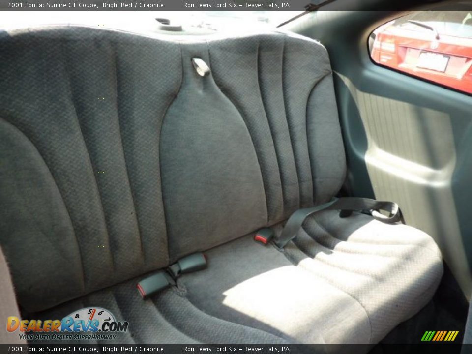 2001 Pontiac Sunfire GT Coupe Bright Red / Graphite Photo #17