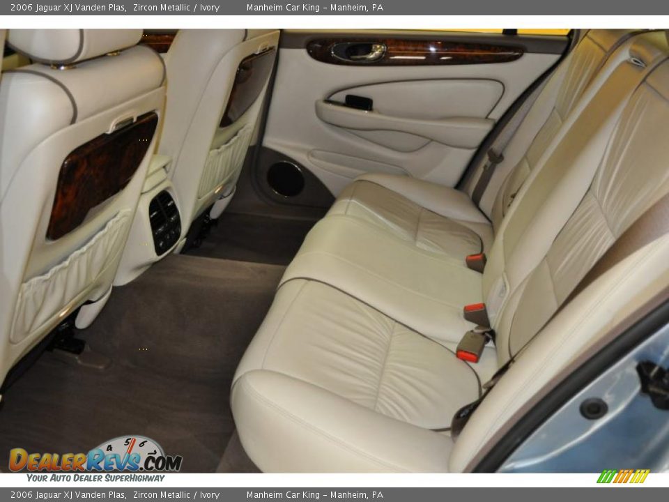 2006 Jaguar XJ Vanden Plas Zircon Metallic / Ivory Photo #15