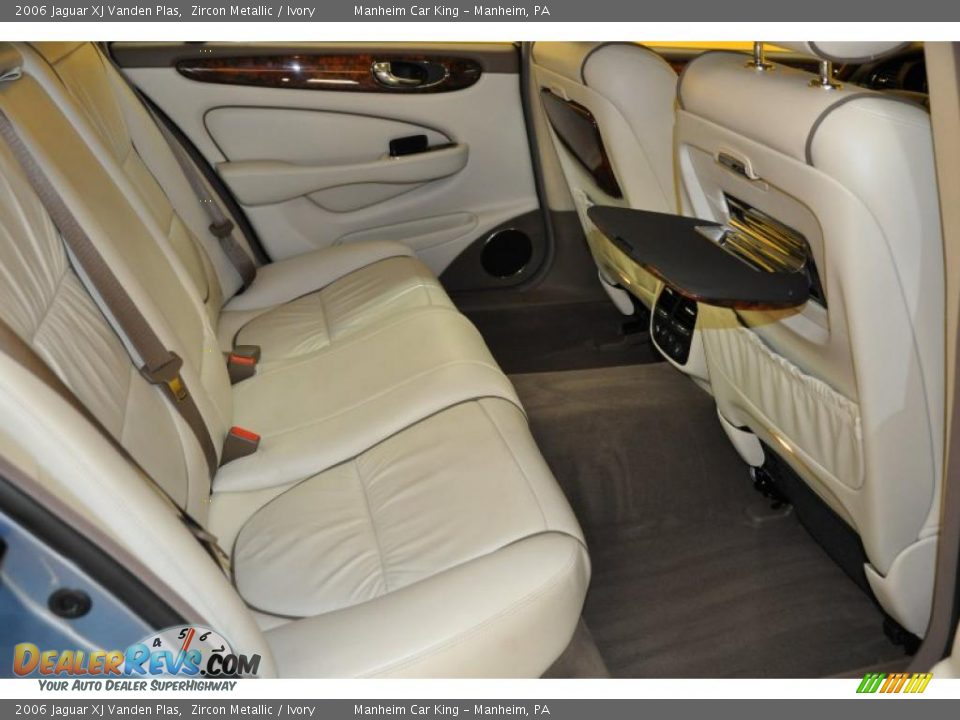 2006 Jaguar XJ Vanden Plas Zircon Metallic / Ivory Photo #17