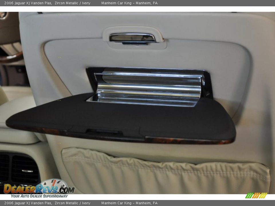 2006 Jaguar XJ Vanden Plas Zircon Metallic / Ivory Photo #24