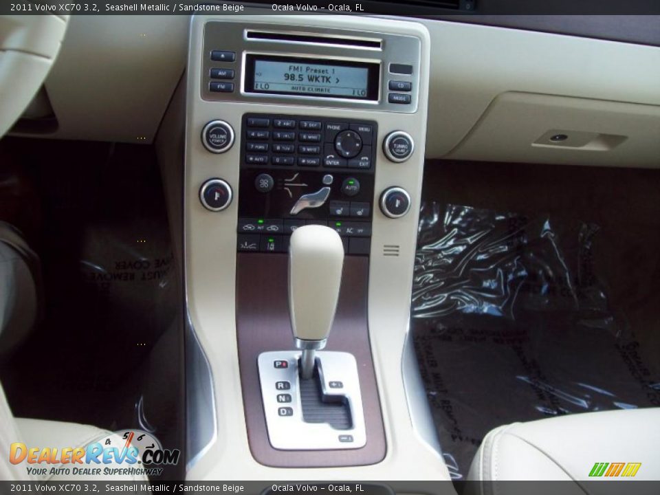 2011 Volvo XC70 3.2 Seashell Metallic / Sandstone Beige Photo #14