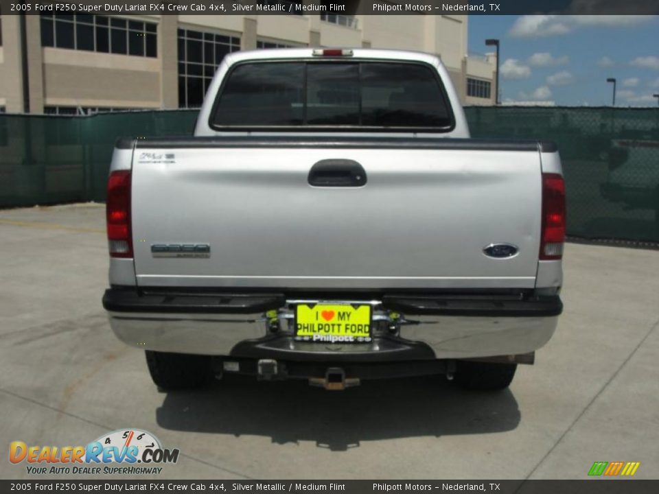 2005 Ford F250 Super Duty Lariat FX4 Crew Cab 4x4 Silver Metallic / Medium Flint Photo #4