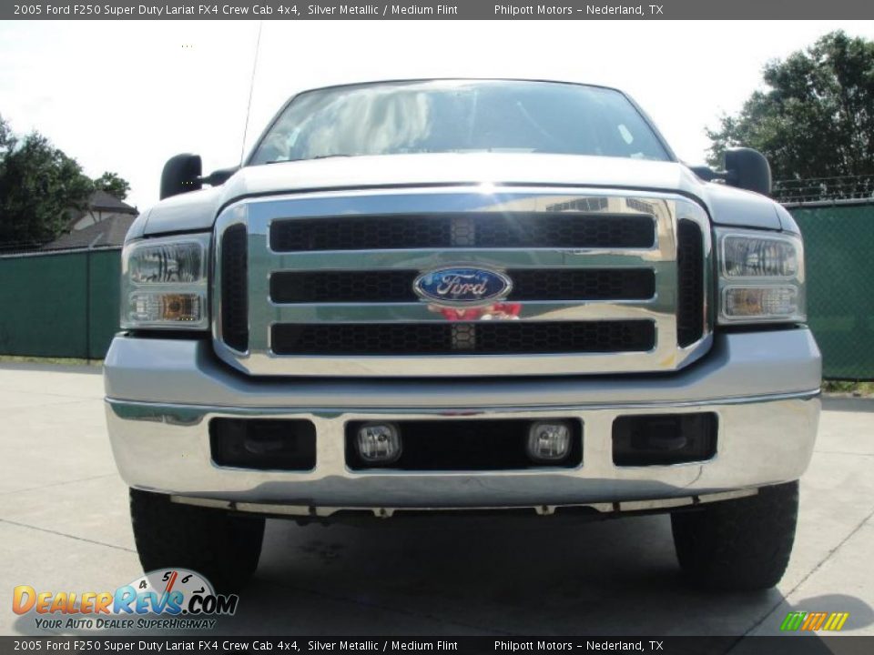 2005 Ford F250 Super Duty Lariat FX4 Crew Cab 4x4 Silver Metallic / Medium Flint Photo #9
