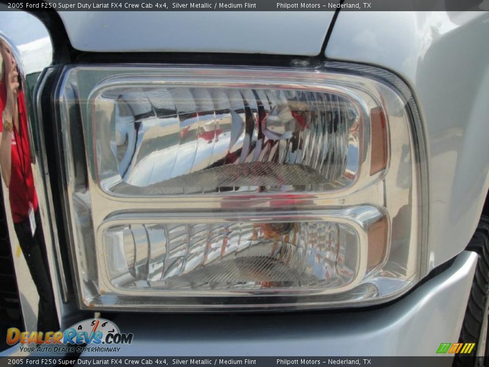 2005 Ford F250 Super Duty Lariat FX4 Crew Cab 4x4 Silver Metallic / Medium Flint Photo #10