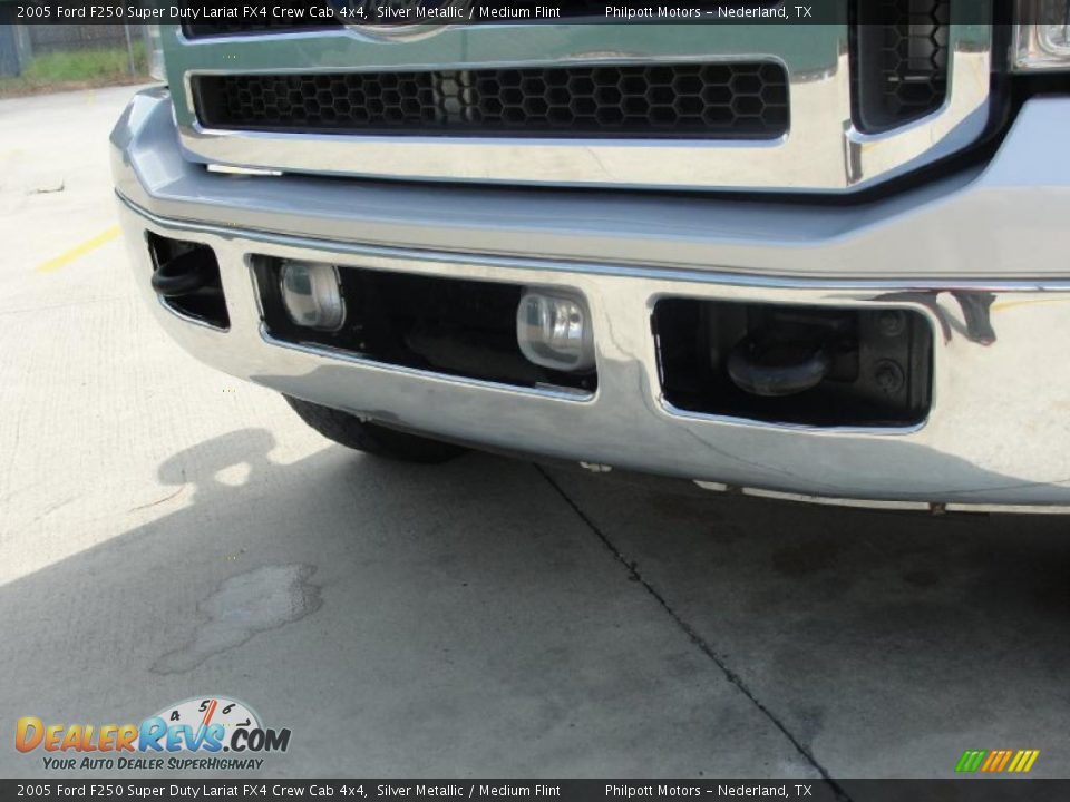 2005 Ford F250 Super Duty Lariat FX4 Crew Cab 4x4 Silver Metallic / Medium Flint Photo #12