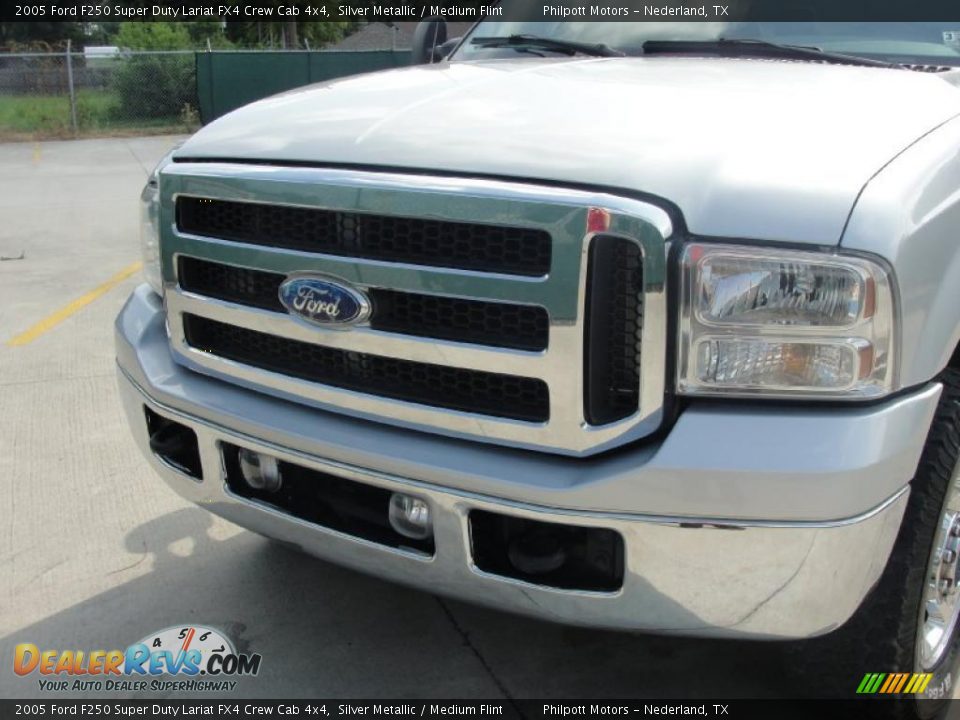 2005 Ford F250 Super Duty Lariat FX4 Crew Cab 4x4 Silver Metallic / Medium Flint Photo #13