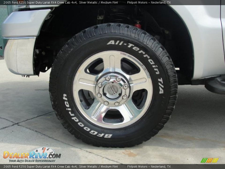 2005 Ford F250 Super Duty Lariat FX4 Crew Cab 4x4 Silver Metallic / Medium Flint Photo #14