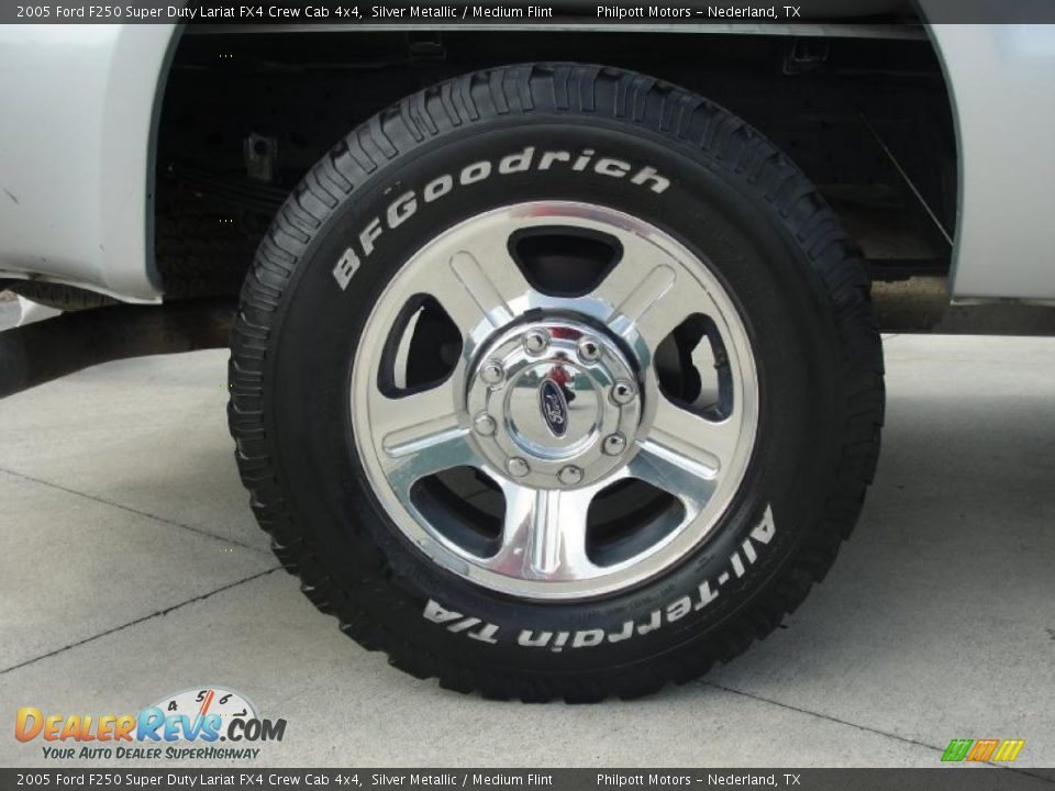 2005 Ford F250 Super Duty Lariat FX4 Crew Cab 4x4 Silver Metallic / Medium Flint Photo #16