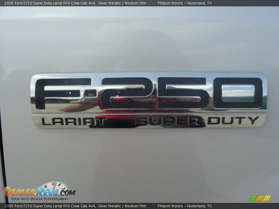 2005 Ford F250 Super Duty Lariat FX4 Crew Cab 4x4 Silver Metallic / Medium Flint Photo #18