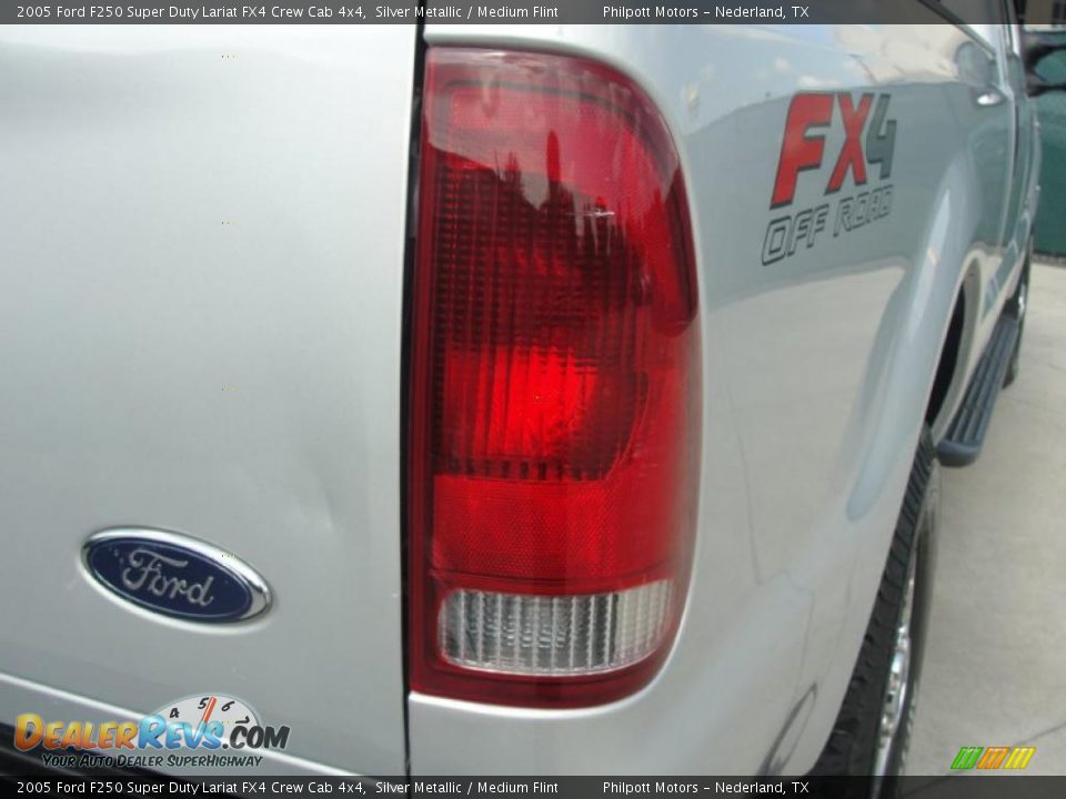 2005 Ford F250 Super Duty Lariat FX4 Crew Cab 4x4 Silver Metallic / Medium Flint Photo #23