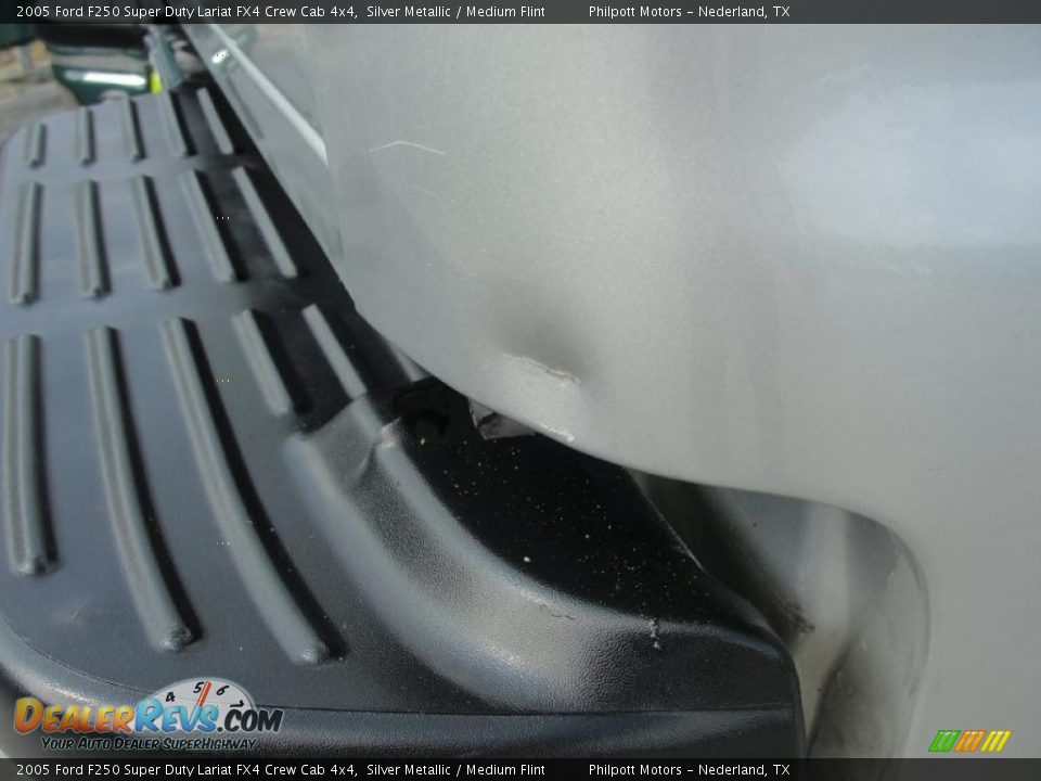 2005 Ford F250 Super Duty Lariat FX4 Crew Cab 4x4 Silver Metallic / Medium Flint Photo #24