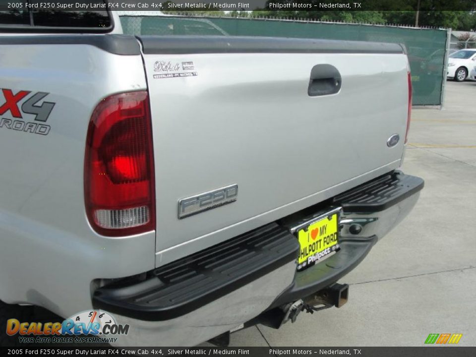 2005 Ford F250 Super Duty Lariat FX4 Crew Cab 4x4 Silver Metallic / Medium Flint Photo #26