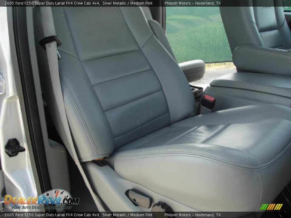 2005 Ford F250 Super Duty Lariat FX4 Crew Cab 4x4 Silver Metallic / Medium Flint Photo #30