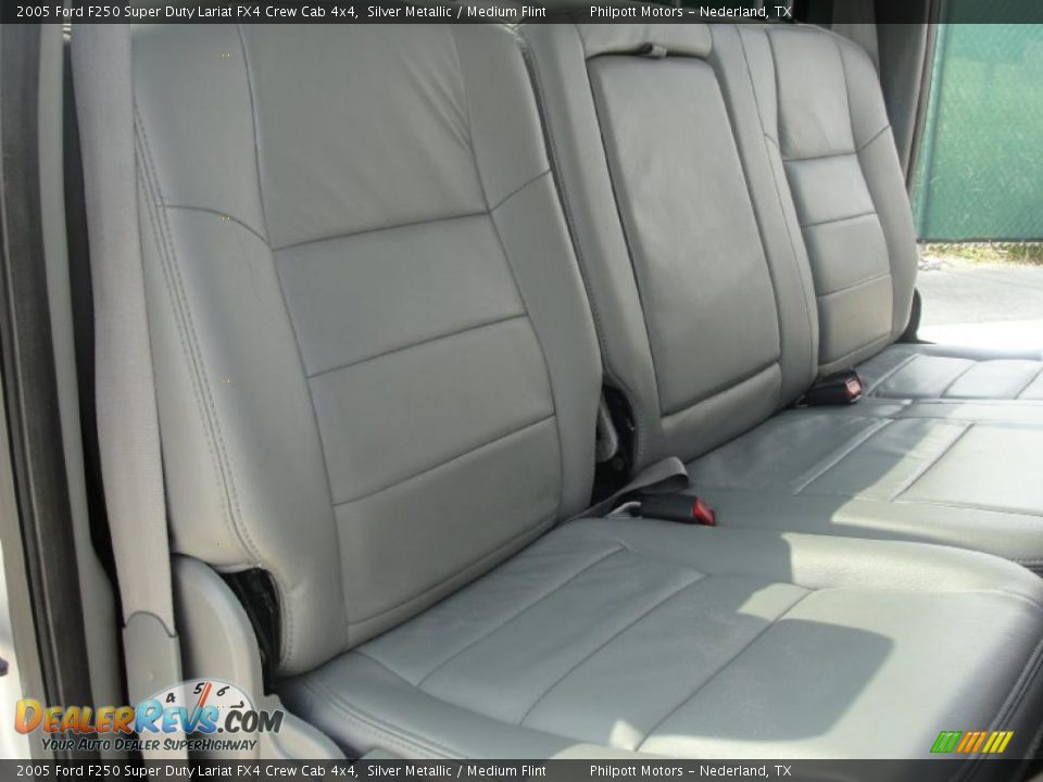 2005 Ford F250 Super Duty Lariat FX4 Crew Cab 4x4 Silver Metallic / Medium Flint Photo #32