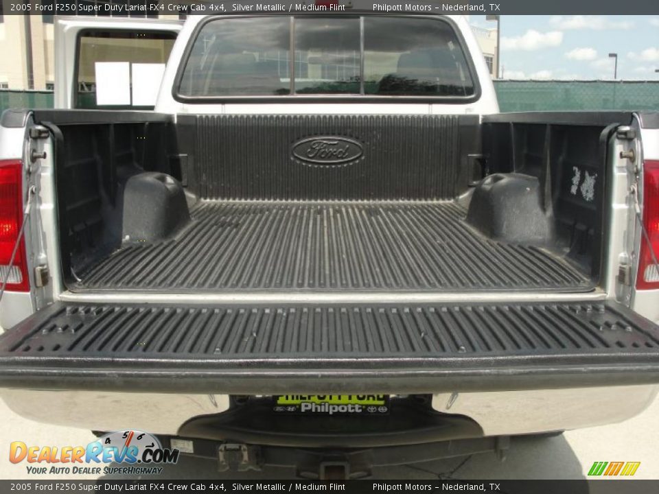 2005 Ford F250 Super Duty Lariat FX4 Crew Cab 4x4 Silver Metallic / Medium Flint Photo #33