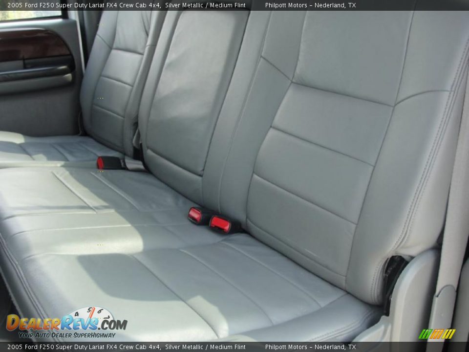 2005 Ford F250 Super Duty Lariat FX4 Crew Cab 4x4 Silver Metallic / Medium Flint Photo #35