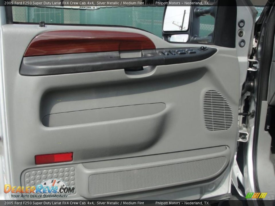 2005 Ford F250 Super Duty Lariat FX4 Crew Cab 4x4 Silver Metallic / Medium Flint Photo #36