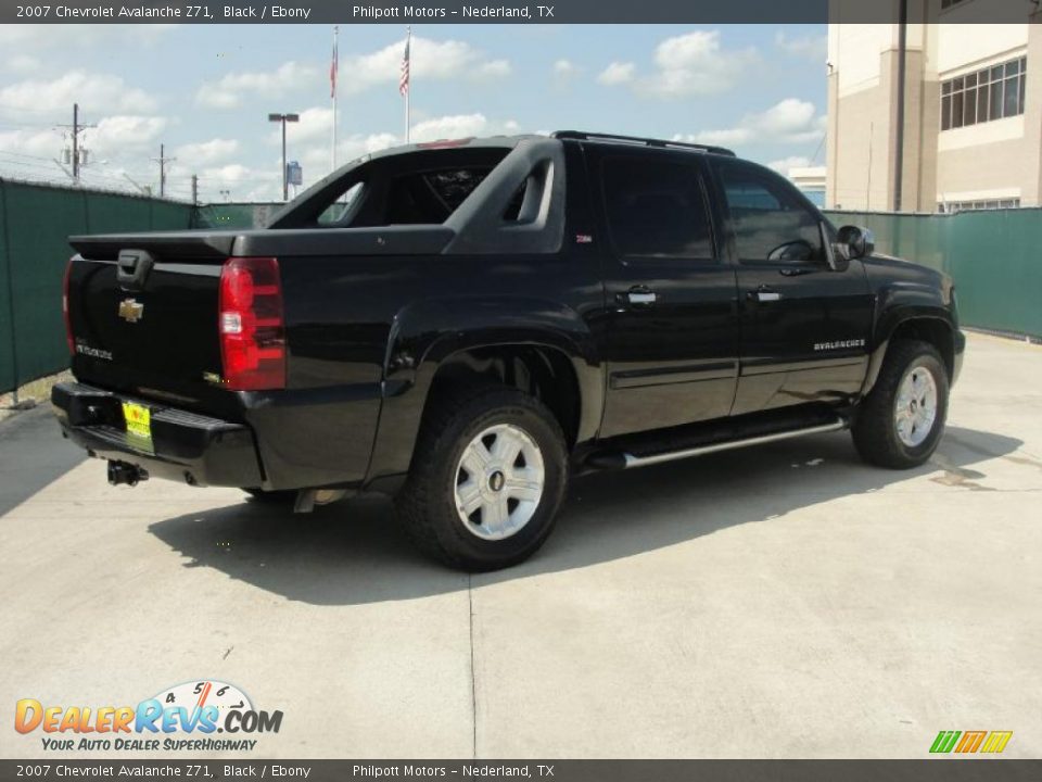 2007 Chevrolet Avalanche Z71 Black / Ebony Photo #3