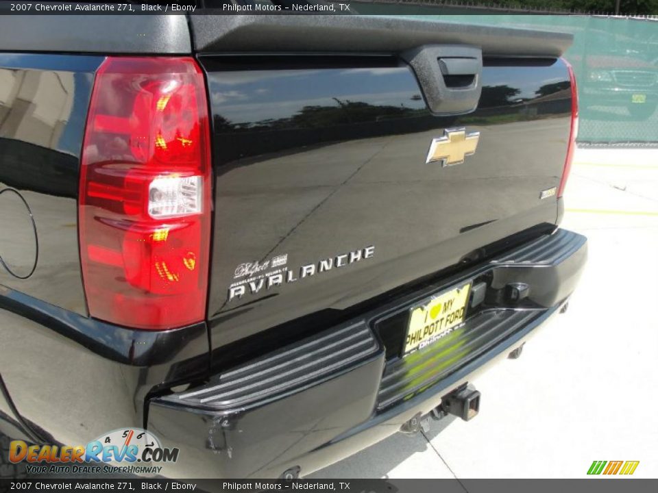 2007 Chevrolet Avalanche Z71 Black / Ebony Photo #29