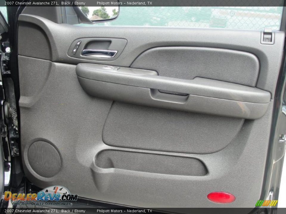 2007 Chevrolet Avalanche Z71 Black / Ebony Photo #31