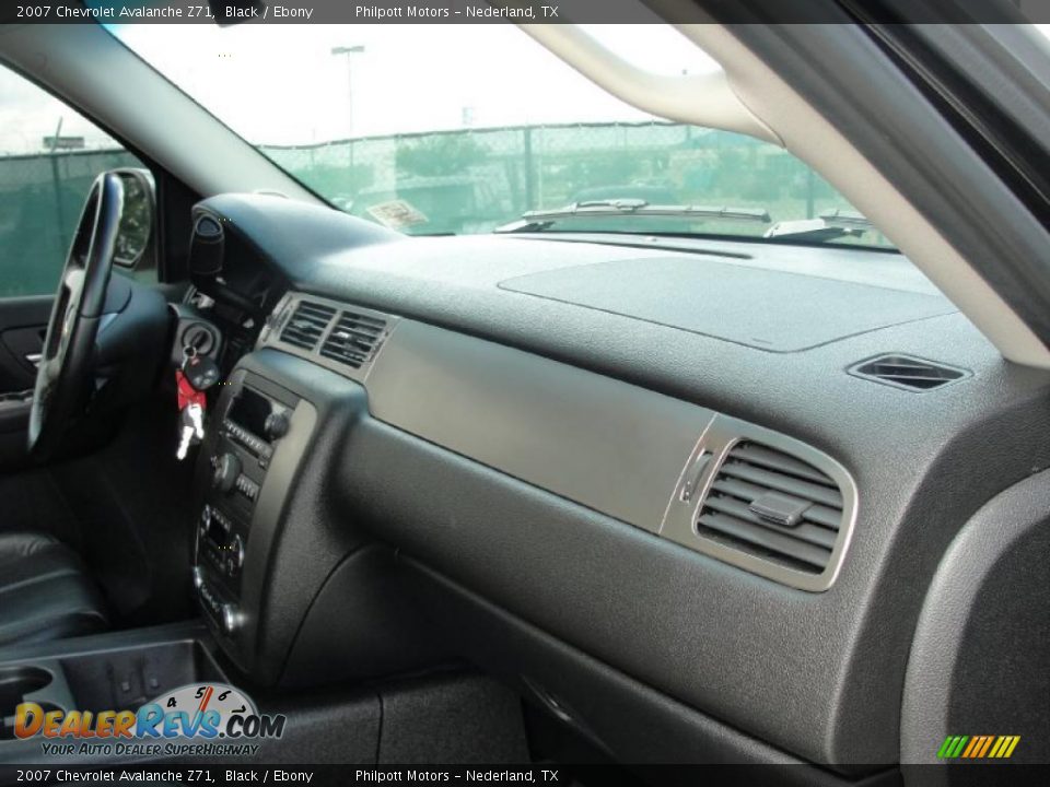2007 Chevrolet Avalanche Z71 Black / Ebony Photo #32