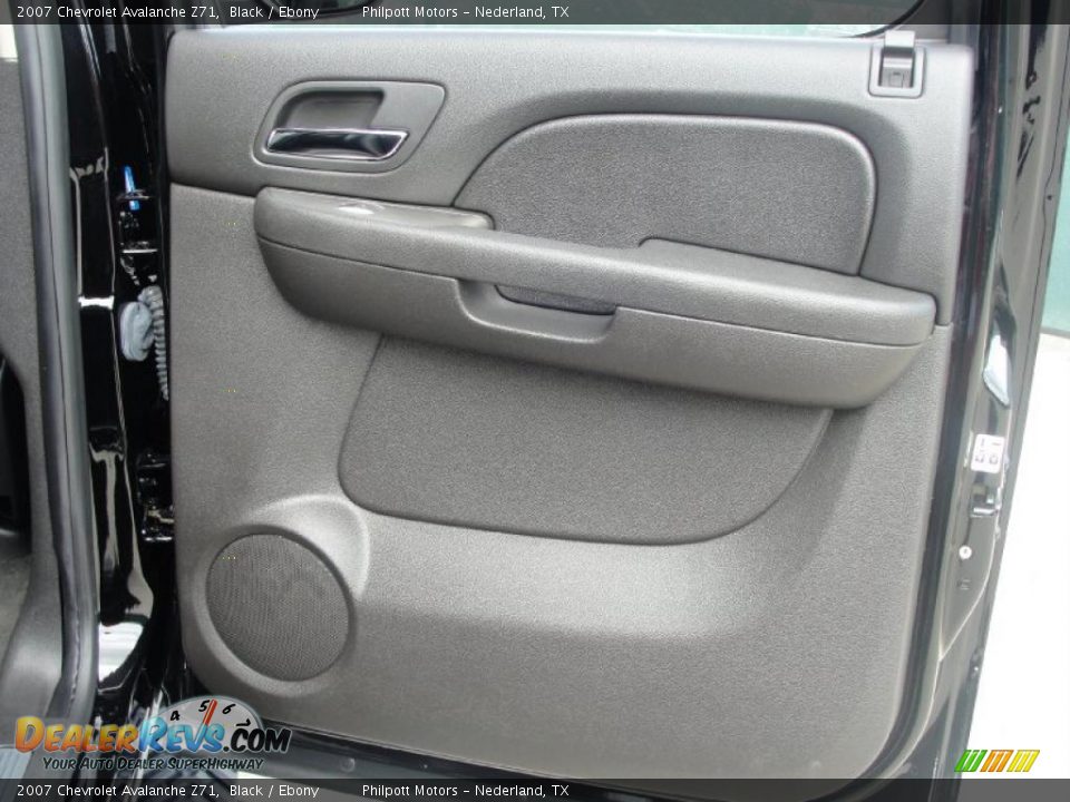 2007 Chevrolet Avalanche Z71 Black / Ebony Photo #34