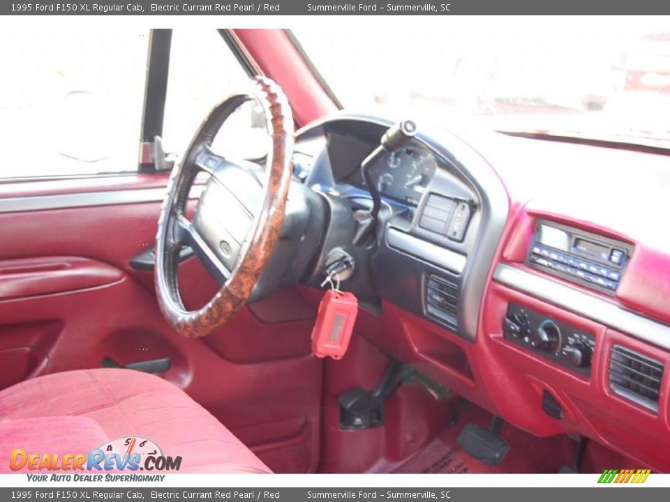 1995 Ford F150 XL Regular Cab Electric Currant Red Pearl / Red Photo #7