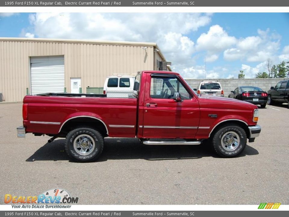 1995 Ford F150 XL Regular Cab Electric Currant Red Pearl / Red Photo #12