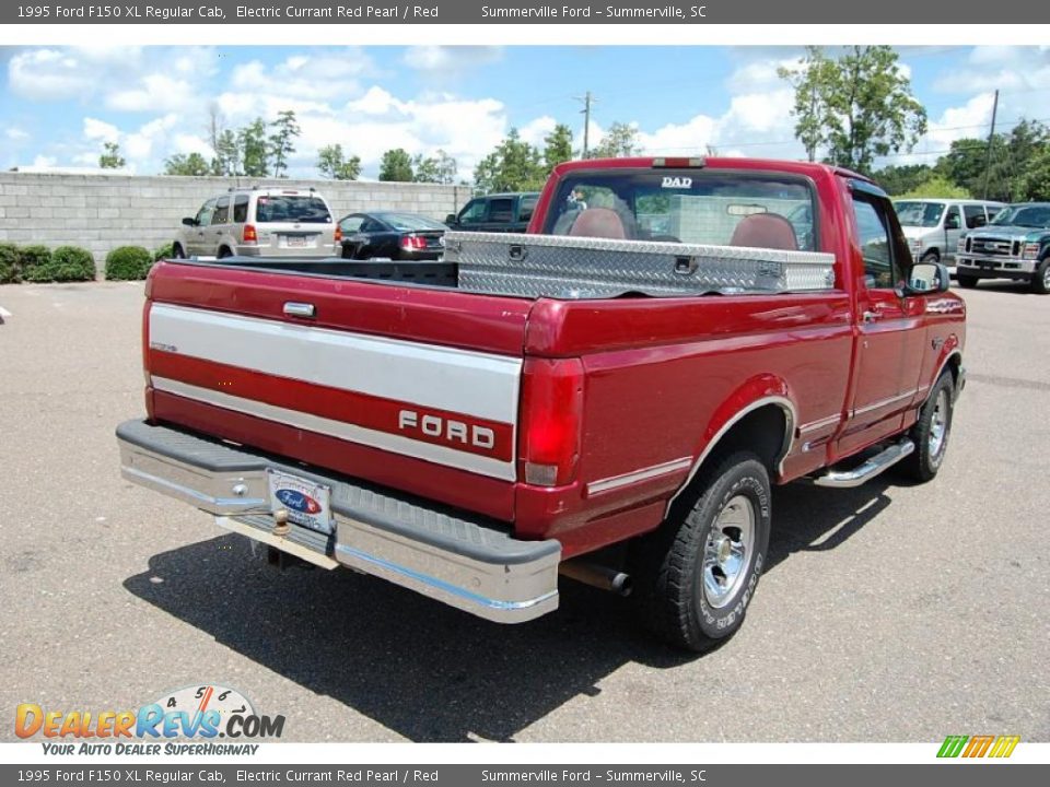 1995 Ford F150 XL Regular Cab Electric Currant Red Pearl / Red Photo #13