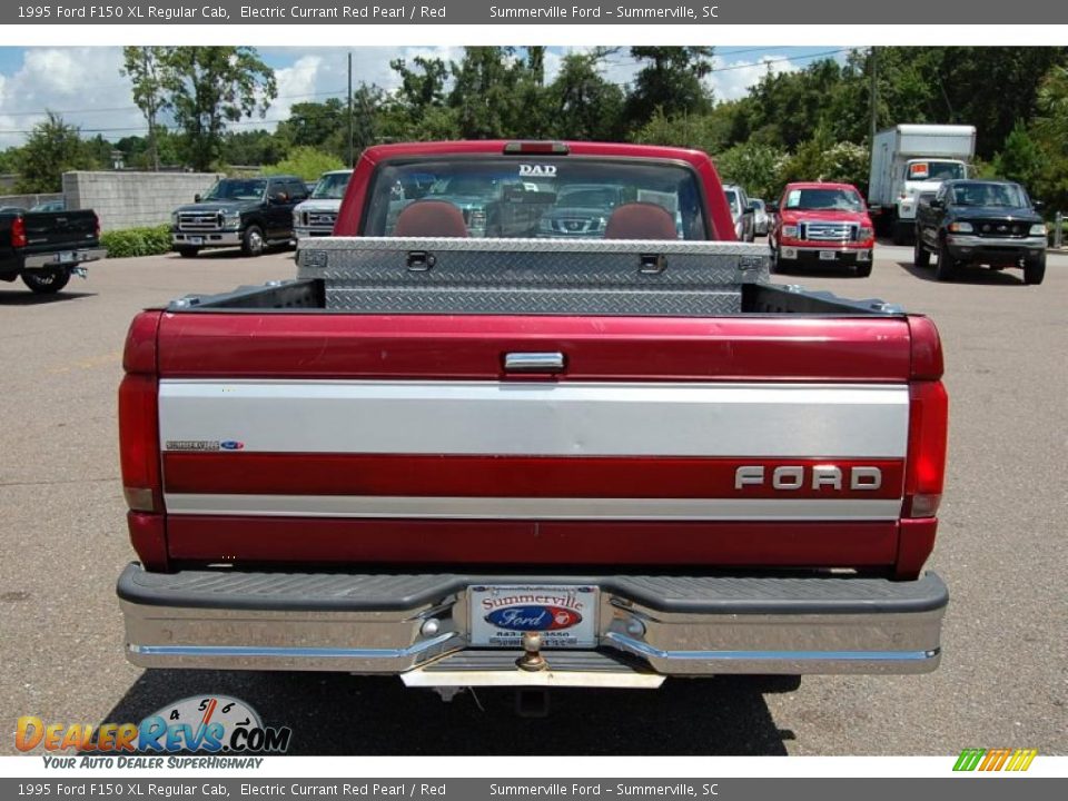 1995 Ford F150 XL Regular Cab Electric Currant Red Pearl / Red Photo #14