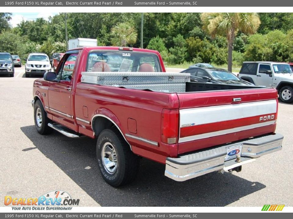 1995 Ford F150 XL Regular Cab Electric Currant Red Pearl / Red Photo #15