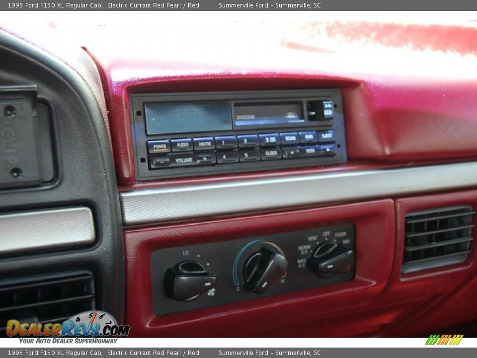 1995 Ford F150 XL Regular Cab Electric Currant Red Pearl / Red Photo #19