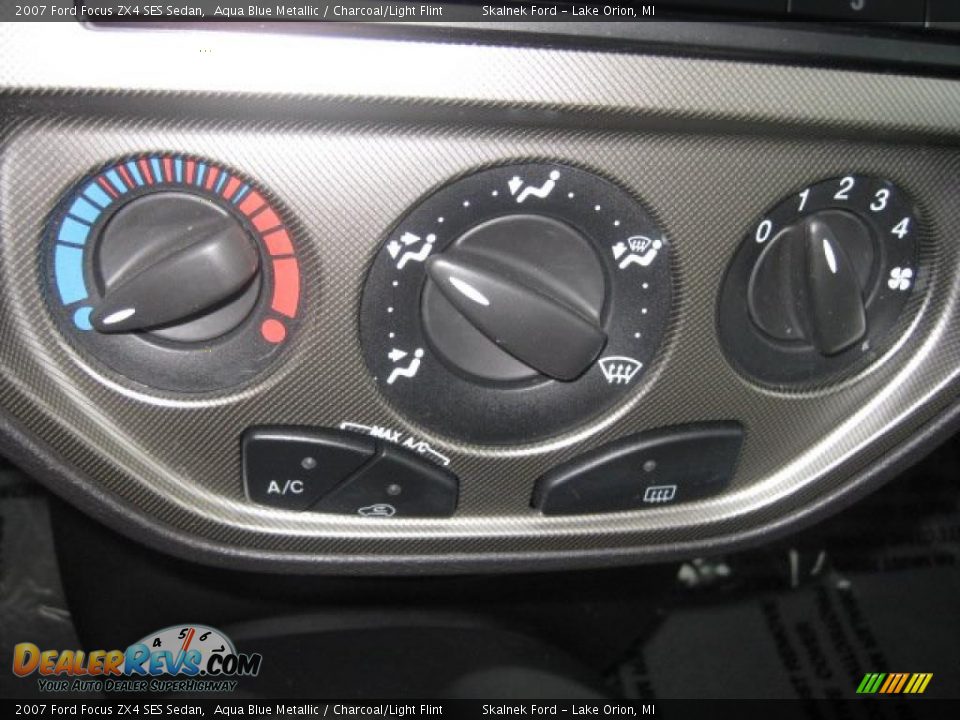 2007 Ford Focus ZX4 SES Sedan Aqua Blue Metallic / Charcoal/Light Flint Photo #26