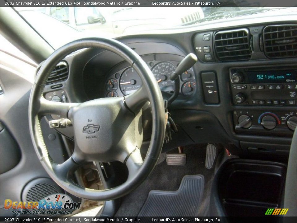 2003 Chevrolet S10 LS Extended Cab 4x4 Sandalwood Metallic / Graphite Photo #16