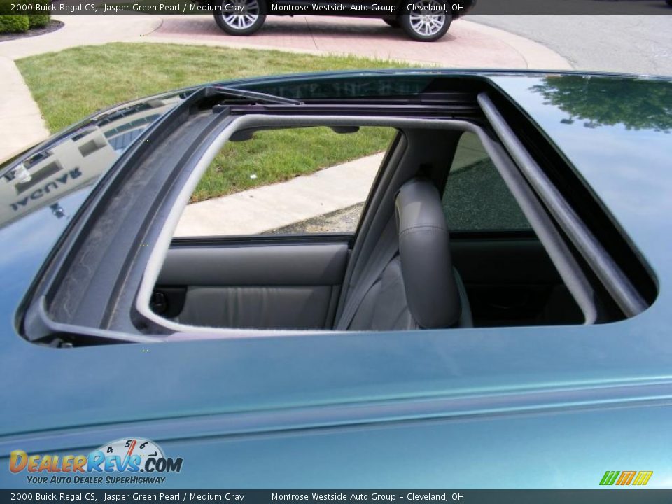 2000 Buick Regal GS Jasper Green Pearl / Medium Gray Photo #25