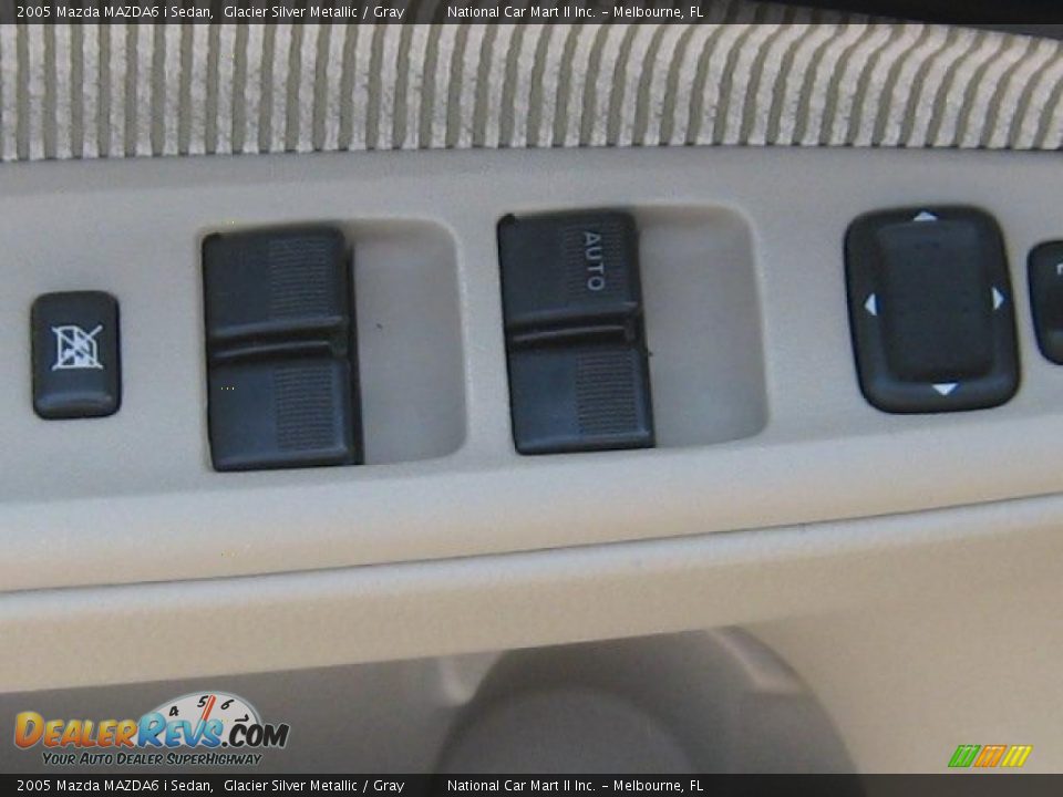 2005 Mazda MAZDA6 i Sedan Glacier Silver Metallic / Gray Photo #11