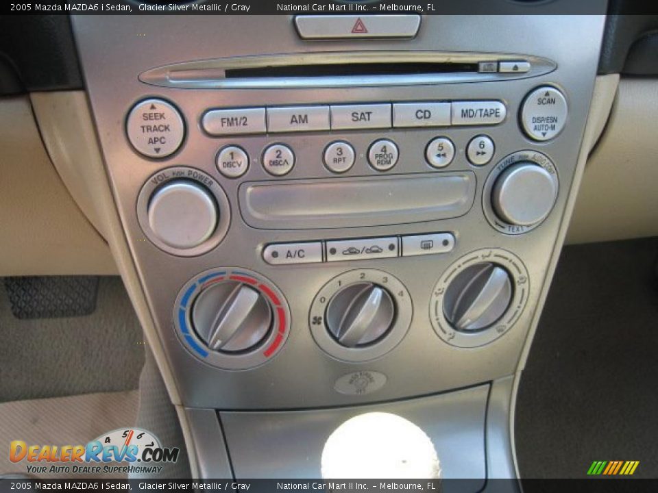 2005 Mazda MAZDA6 i Sedan Glacier Silver Metallic / Gray Photo #16
